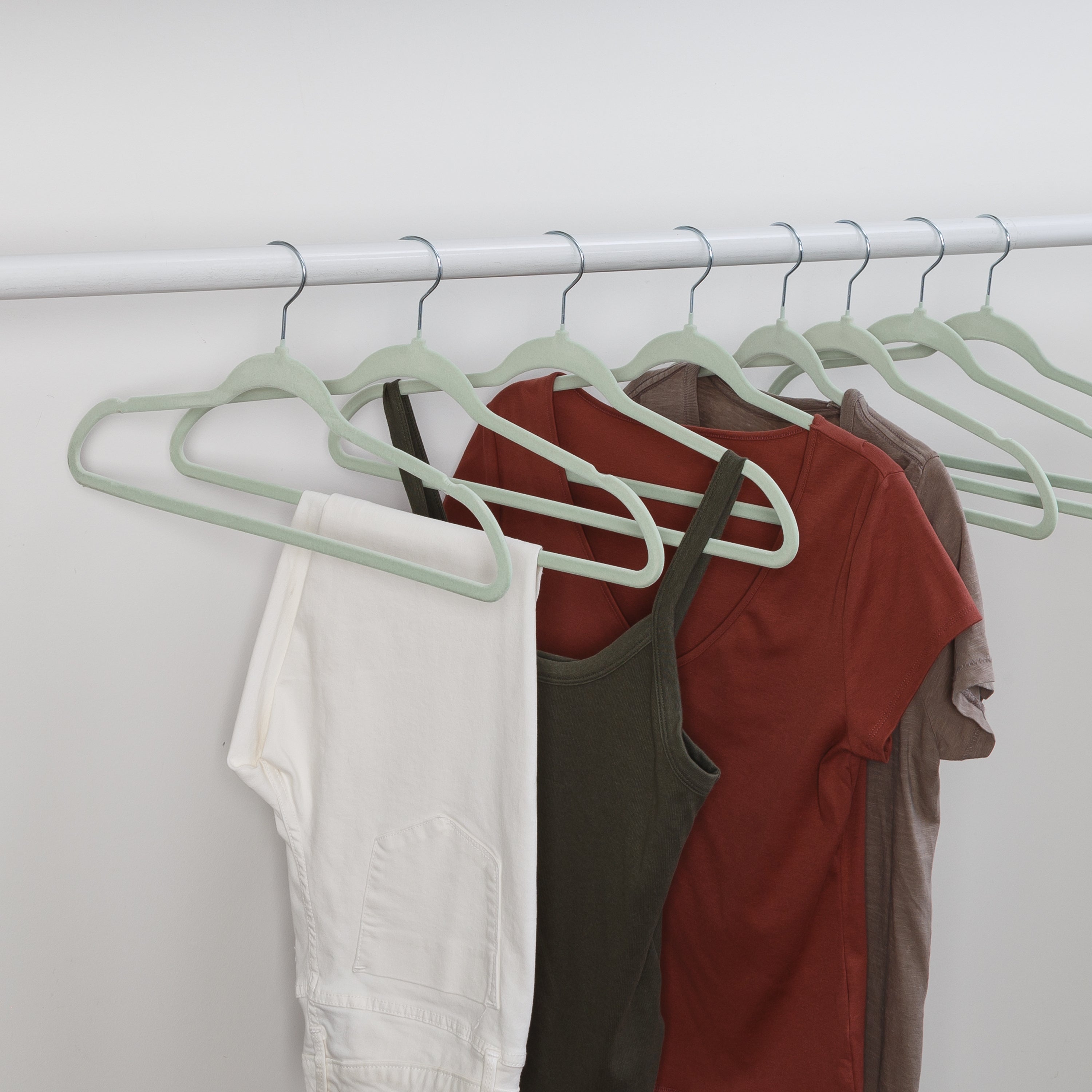 Better Homes & Gardens Non-Slip Clothes Hangers, 10 Pack, Black, Rubberized  Chrome 